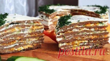 Печеночный торт «Освежающий» Ингредиенты: Куриная печень – 800 г Морковь – 3 шт. Лук репчатый – 3 шт. Свежий огурец – 1 шт. Сметана – 200 г Майонез домашний – 150 г Чеснок – 0,5 головки Укроп – 1 пучек Пшеничная мука – 3 ст. л. Соль – 1 ч. л. Лавровый лист – 3 шт. Яйцо – 3 шт. Приготовление: 1. Для начала очистим морковь, промоем (у меня морковки маленькие, поэтому брала 5 шт, если брать среднего размера, трех будет достаточно). 2. Очищенную морковь натираем на крупной тер...