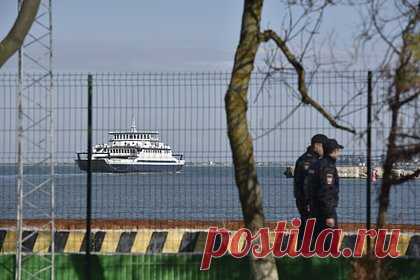 В Крыму ограничили перемещение грузов через Керченскую паромную переправу. Министерство транспорта Крыма временно ограничило перемещение грузов через Керченскую паромную переправу. В ведомстве уточнили, что под ограничения попали: металлолом, крупногабаритные изделия из металла, томатная паста в бочках, кориандр в мешках. Пока же грузы будут перевозиться по альтернативному пути.