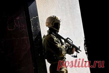 В Израиле заявили о ликвидации замкомандующего военным крылом ХАМАС. Официальный представитель Армии обороны Израиля (ЦАХАЛ) контр-адмирал Даниэль Хагари заявил о ликвидации заместителя командующего военным крылом палестинского движения ХАМАС Марвана Исса в результате авиаудара израильских войск. Он указал, что это произошло в начале марта.