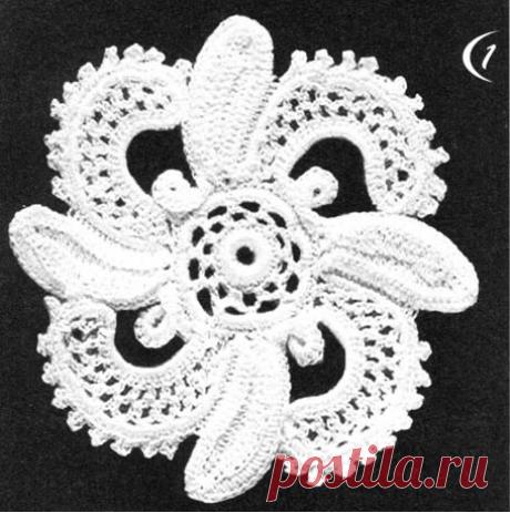 Элементы ирландского кружева на бурдоне - Цветы на бурдоне.
Вязание на бурдоне придает дополнительный объем элементам в общей картине кружева.