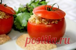 Фаршированные помидоры с киноа с соусом "Ромеско" - кулинарный рецепт.