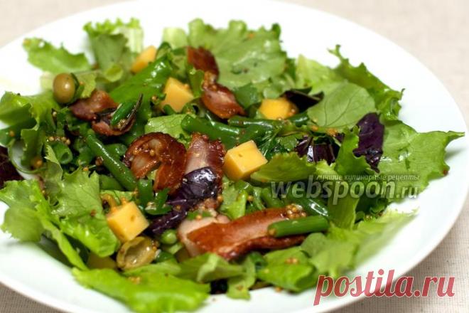 Салат со стручковой фасолью  Готовим салат со стручковой фасолью 
Стручковая фасоль — низкокалорийный диетический продукт, чрезвычайно полезный для фигуры. Блюда из стручковой фасоли идеально подходят для тех, кто хочет похудеть и избавиться от отложений жира.  Это отличный гарнир к мясным и рыбным блюдам, а также пикантный ингредиент разных салатов, один из которых вы сможете приготовить по нашему рецепту.  Салат из стручковой фасоли полезно есть тем, кто страдает анемией...