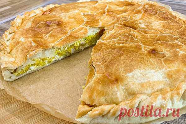 Пирог из тыквы с курицей
И мне так хотелось приготовить из неё что то вкусное, но не очень сложное в приготовлении, а ещё хотелось, чтобы было не очень жирное, и поэтому я решила, испечь пирог из тыквы.

Тесто для пирога я купила готовое слоеное. Результат превзошёл все ожидания. Пирог получился вкусным как в тёплом, так и в холодном виде.