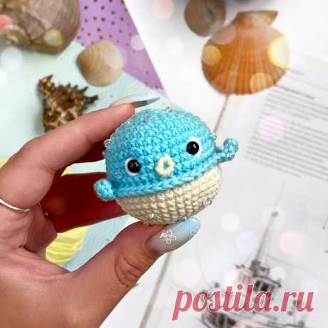 PDF Рыба Фугу крючком. FREE crochet pattern; Аmigurumi toy patterns. Амигуруми схемы и описания на русском. Вязаные игрушки и поделки своими руками #amimore - брелок в виде рыбы, маленькая рыбка фугу.