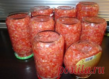 Хренодёр.
Этот соус называют по разному-Хренодёр, Хреновина, Вырви глаз, Хренотень итд. Но смысл понятен-что это хрен ) Я прочитала много рецептов и в результате сделала всё равно по своему, как оказалось не зря )
На 4 кг. томатов 1 кг. хрена(корни),2 головки чеснока,4 ст. л.соли,4 ст.л. уксуса 9%, из всего этого получается 10 банок по 0,5 л. Всё пропустить через мясорубку, хрен лучше молоть в пакет(одеть пакет на мясорубку),т.к. шанс "охренеть" очень велик! 
Тот кто реком...