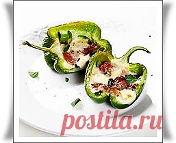 Фаршированный перец запеченный с беконом и моцареллой.