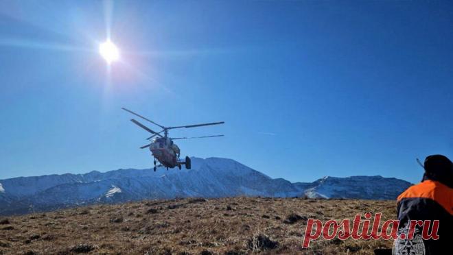 Спасатели решили остановить поиск туриста, пропавшего в горах Адыгеи. Спасатели остановили поиск туриста, пропавшего в горах Адыгеи. Об этом сообщил Южный региональный поисково-спасательный отряд МЧС РФ в Telegram-канале. "В связи с ухудшением погодных условий — выпадением свежего снега, ...