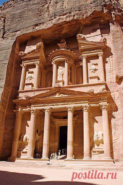 Petra, Jordan  |  Найдено на сайте alltoursegypt.com.