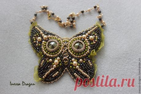 Купить Бабочка оливковая - оливковый, кулон, ожерелье, подвеска, бабочка, кристаллы сваровски (swarovski)