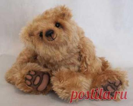 Как вышить нос мишке и сделать подушечки на лапках.