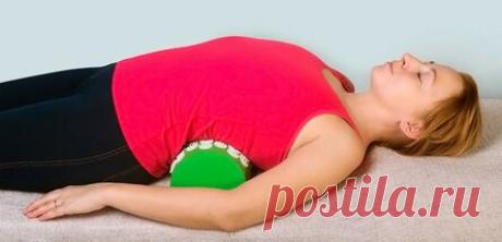 Быстрое и эффективное похудение живота по японски Противопоказания и полезные рекомендации. Нельзя выполнять упражнения с полотенцем, чтобы убрать живот, при наличии противопоказаний: грыжа межпозвоночных дисков; обострение хронических заболеваний внутренних органов, мышц, суставов и костей; травмы позвоночника. Убрать выпуклый живот по японской методике — не единственный путь. В йоге есть асаны, которые способствуют похудению, ускорению метаболизма.