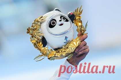 Сборная России поднялась на седьмое место в медальном зачете Олимпиады в Пекине. Сборная России поднялась на седьмое место в медальном зачете после девяти дней Олимпиады в Пекине. 13 февраля российские лыжники выиграли в эстафете. Бронзовые медали завоевали биатлонист Эдуард Латыпов и конькобежка Ангелина Голикова. Серебро — у шорт-трекиста Константина Ивлиева.