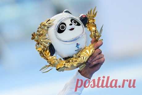 Сборная России поднялась на седьмое место в медальном зачете Олимпиады в Пекине. Сборная России поднялась на седьмое место в медальном зачете после девяти дней Олимпиады в Пекине. 13 февраля российские лыжники выиграли в эстафете. Бронзовые медали завоевали биатлонист Эдуард Латыпов и конькобежка Ангелина Голикова. Серебро — у шорт-трекиста Константина Ивлиева.