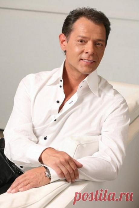 Юбилей 55 лет! Поздравляем!!!

13 июля 1963 года родился Вадим Казаченко — эстрадный артист, певец, заслуженный артист России.
#ВадимКазаченко #13Июля #фристайл #суперстар #Хиты90х #хит