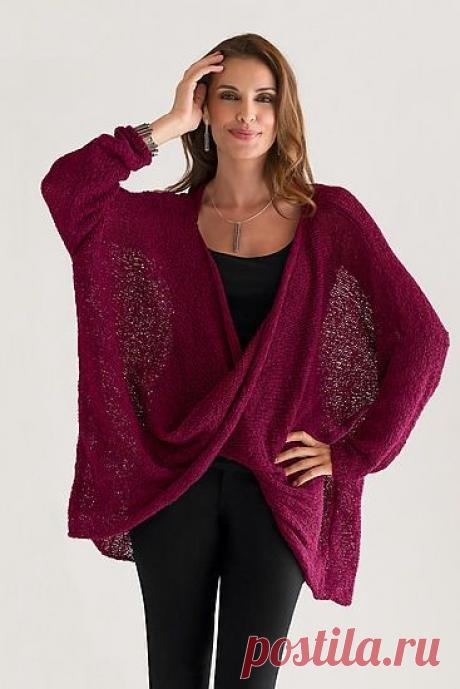 Безразмерные свитера с драпировкой: создайте искусно закрученный перед. Такие вещи можно вязать из хлопка и носить прямо на тело или на яркую маечку. Для прохладной погоды вяжите из шерсти и носите на водолазку.