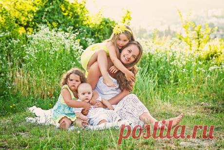 Как оставаться настоящей женщиной, когда на первый план выходит роль мамы?
Рождение ребенка зачастую кардинально меняет женщину. Мало того, что она получает мощный выброс гормонов, который влияет на ее здоровье: плохой сон, капризы, плач. Она буквально погружается в роль матери, абсолютно игнорируя супруга и не обращая внимания на свой внешний вид. Это очень плохо! Потому что парень чувствует себя брошенным и отвергнутым. Его не так интересуют […]
Читай дальше на сайте. Жми подробнее ➡