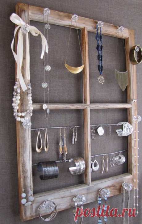 Он натянул проволочную сетку на старую оконную раму. Результат? Мои аплодисменты!