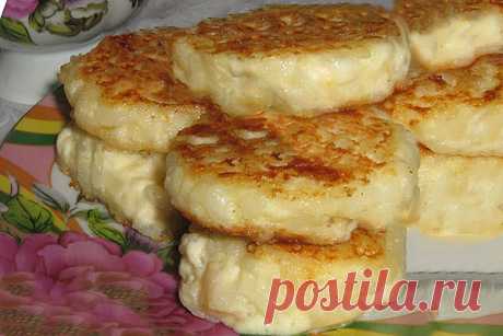 САМЫЕ ВКУСНЫЕ РЕЦЕПТЫ БИТОЧКОВ 

1. Манные биточки

ИНГРЕДИЕНТЫ:
● 1 литр молока;
● 14 ст. ложек манки;
● 2 яйца;
● 250 гр. муки;
● 5 ст. ложек сахара;
● ванильный сахар (по вкусу);
● растительное масло.

ПРИГОТОВЛЕНИЕ:
Приготовление биточков из манки, начинается с того, что из молока и манки необходимо сначала сварить густую кашу. Готовую кашу нужно остудить, вбить 2 яйца и добавить по вкусу ванильный сахар. Тщательно перемешать. Затем из каши сформировать шарики, обвалят...