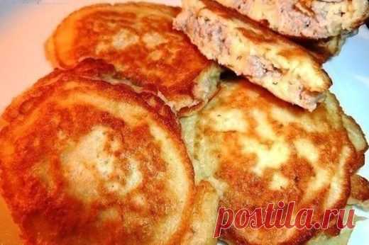 МЯСНЫЕ ОЛАДЬИ НА СКОРУЮ РУКУ Ингредиенты: Кефир — 1 Литр Яйца куриные — 2 Штуки Сода пищевая — 1 Щепотка (на кончике ножа) Мука — 1 Стакан Соль, сахар — — По вкусу Фарш мясной — 400 Грамм Приготовление: 1. В кефир добавить яйца и соду на кончике ножа. Перемешать венчиком. 2. Далее засыпать муку, чтобы тесто получилось жидковатое. Добавить […]