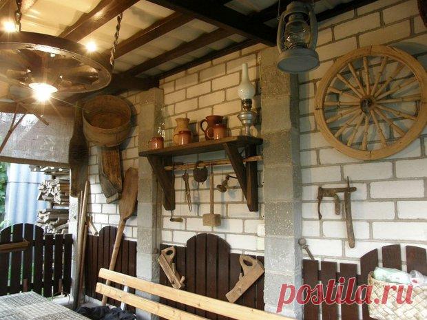 Дача: национальный колорит Рассказ Леонида из Минска:— Участок площадью 10 соток, с перепадом уровня. Дачу построил давно, но ремонт и обустройство начал четыре года назад.Строителей не нанимал. Всю мебель и отделку сделал свои...