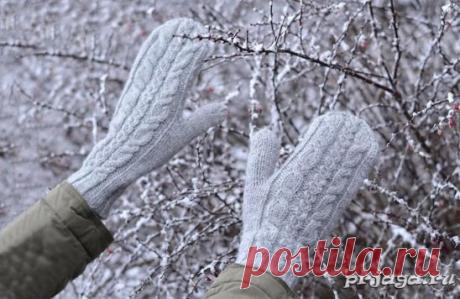 Варежки «Sydänmaa» спицами
Описание: https://prjaga.ru/vyazanie-dlya-zhenshchin/perchatki-varezhki/varezhki-syd-nmaa-spitcami