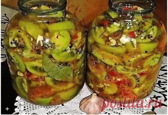 Чудная закусочка из зелёных помидорчиков
3 кг зелёных помидор (я режу дольками)
1 кг моркови (на крупной тёрке)
1 кг репчатого лука (полукольцами)
100 г соли
400 г раст.масла
300 г сахара
150 г уксуса
1 ч.л. черного перца
5-6 шт лаврого листа.
Кипятить 5 минут. Разложить по банкам. Всё! Приятного аппетита!