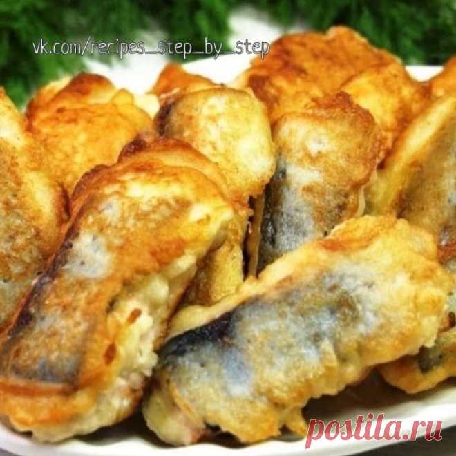 Жареная рыбка в луковом кляре. Ароматно, вкусно, сочно!
⠀

Продукты:
⠀
филе горбуши, 600 г;
сметана, 100 г;
лук, 1 – 2 шт;
чеснок, 2 – 3 зубчика;
соль, перец;
мука, 3 ст.л;
разрыхлитель, 1\2 ч.л;
яйцо, 1 шт;
масло растительное, 2 ст.л.
⠀
Как пожарить рыбу в луковом кляре:
⠀
Рыбу промываем и просушиваем бумажными полотенцами, режем порционными кусочками.
⠀
Лук, чеснок измельчаем в блендере.
⠀
Чтобы соус был однородным, добавьте к луку и чесноку 2 – 3 столовые ложки воды и т...