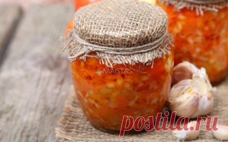 Lečo žiemai su ryžiais, pomidorais ir paprikomis Šis lečo nuostabiai tinka kaip sriuba ar kaip garnytas ar dėti į troškinius. Prieskonius galite drąsiai koreguoti savo nuožiūrą, pvz. nedėti česnako ar papildomai įdėti čili pipiriuko. Arba vietoje lauro lapelių įdėti baziliko ir raudonėlio, tada gausis toks labiau itališkas