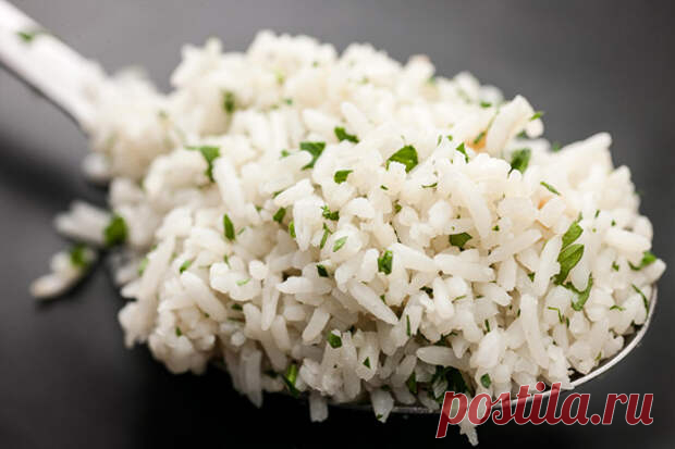 Самые распространенные ошибки в приготовлении риса - Steak Lovers - 22 марта - Медиаплатформа МирТесен Многие считают рис безвкусной и неприглядной пищей и едят ее лишь в качестве составной части тех или иных блюд. Вариантов блюд с рисом можно найти великое множество, но рис вполне может быть самостоятельным блюдом. Как бы то ни было, приготовление риса — наука, которую каждый осваивает по-своему. А - 22 марта - 43997518853 - Медиаплатформа МирТесен