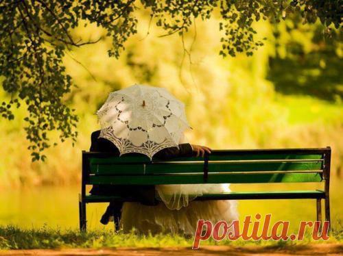 Ченнелинг «Семейные отношения. Часть 1″ — 13.04.2011

Ведущий:

Что такое любовь?

Посредник:

Любовь — это свет, чувство высоких измерений. В высоких пластах космоса любовь является энергией . Энергию такого типа можно представить как пространство любви, то есть — это свет, это отсутствие и присутствие сразу всего, присутствие любви, кармический механизм и земные проработки, участие людей, их душ , в проекте Земля.>>