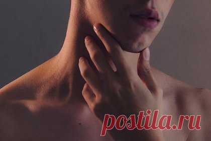 Врач предупредила об опасных причинах появления пробок на миндалинах. Пробки, образующиеся в углублениях небных миндалин, могут указывать на несколько проблем со здоровьем, рассказала отоларинголог Светлана Марнова. Она отметила, что пробки могут возникать при воспалениях и новообразованиях в носу, проблемах с пищеводом, кариесе и проблемах с деснами.