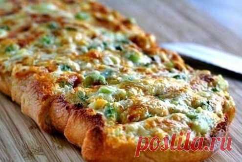 Мини-пицца на хлебе 
Помидорыпо вкусу
Зеленьпо вкусу
Чеснок3 зубчика
Сырпо вкусу
Майонезпо вкусу
Сосискипо вкусу
Батон 1 штука