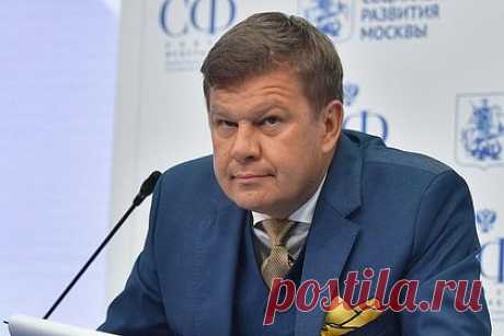 Губерниев объяснил решение датчанина покинуть зал из-за выступления главы ОКР. Спортивный комментатор Дмитрий Губерниев объяснил решение главы Федерации спорта Дании Ганса Наторпа выйти из зала во время выступления президента ОКР Станислава Позднякова на генеральной ассамблее АНОК. »Вы думали, что они будут сейчас Позднякову каравай дарить, обед предлагать?» — задался вопросом Губерниев.