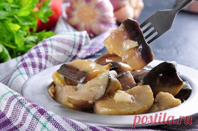 Турецкая кухня: Быстро маринованные баклажаны (Çabuk patlıcan turşusu) Такие баклажаны готовы уже через два дня. Отличная закуска и к мясу с птицей, и к макаронам, и к картофельному пюре, да вообще, ко всему.Баночка с такими баклажанами может хранится в холодильнике 5-6 …