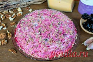 Салат со свеклой, сыром и черносливом Ингредиенты:
Свекла — 1 шт.Морковь — 1 шт.Сыр — 150 гОрехи грецкие — 5–6 шт.Чернослив — 10 шт.Чеснок — 2–4 зубчиковМайонез — 150 млКоньяк — 50 млПриготовление:1. Свеклу предварительно отвариваем.2. Готовим морковный слой. Сырую морковь трем...