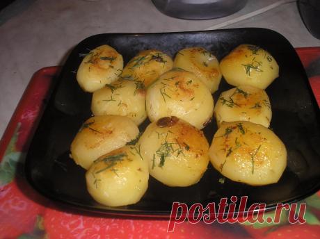 Запеченный молодой картофель, в мультиварке.

10-12 шт небольшого молодого картофеля

2 зубчика чеснока

масло сливочное на глаз,для запекания,можно растительное

специи любимые,зелень,соль,по вкусу.

Слегка поскаблить  кожуру у картошки,и положить в холодную воду,чтобы немного вышел крахмал.Затем картофель обтереть до суха в бумажном полотенце,выложить в смазанную маслом чашу мультиварки,порезать в чашу чеснок...