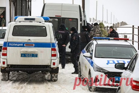 Найдены черные ящики сбитого под Белгородом самолета Ил-76. Найдены черные ящики сбитого ВСУ самолета Ил-76, сообщили РИА Новости в экстренных службах. Речь идет о приборе регистрации параметров полета и речевом самописце. Оба аппарата были обнаружены на месте крушения самолета. Борт был сбит украинскими войсками 24 января, о чем ранее сообщило Минобороны России.