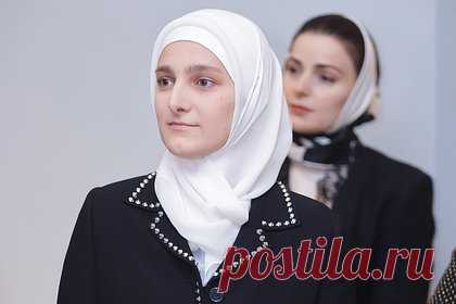 В Кремле прокомментировали назначение дочери Кадырова вице-премьером Чечни. За кадровую политику в регионах России отвечают руководители субъектов. Об этом, реагируя на назначение дочери Рамзана Кадырова на пост вице-премьера Чечни, заявил официальный представитель Кремля Дмитрий Песков. «Это кадровое назначение внутри региона, это прерогатива главы региона», — сказал он.