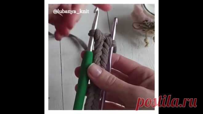 ЖГУТ на двух крючках!

Автор @lubanya_knit

Сегодня поделюсь с Вами, одним из вариантов, как вязать ручки для сумки.
⠀
Шнурок, узором 