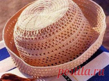 Шляпка крючком. Как связать смотрите здесь https://labhousehold.com/ru/crochet-hat-4.html
