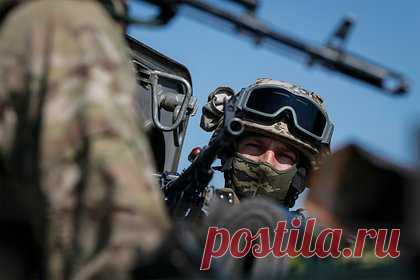 Украинские спецслужбы пришли с обысками к священнику УПЦ из-за репостов. Сотрудники Службы безопасности Украины пришли с обысками к священнику Украинской православной церкви Черкасской епархии протоиерею Борису Бродовскому из-за репостов в социальных сетях видео, которые якобы оправдывали специальную военную операцию. Отмечается, что иерей прекратил штатную службу в 2014 году из-за здоровья