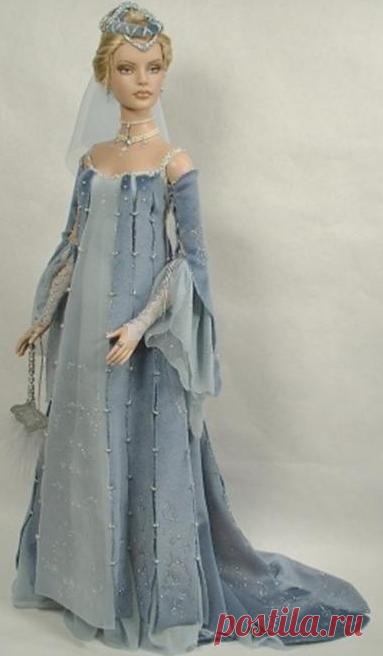 (92) history barbies. 47..16.3 qw | Barbie/History Dolls!