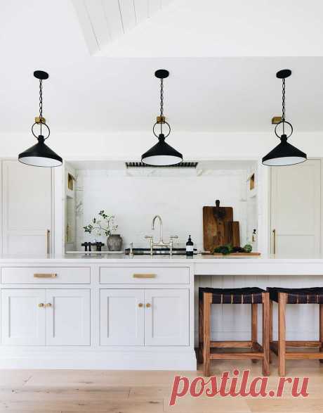Plank and Pillow - DIY and Decorating a Modern Farmhouse