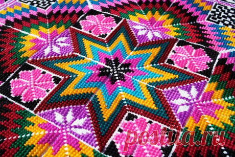 Китайские орнаменты, вышитые счетными швами