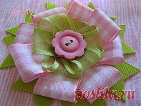 Брошь-цветок из лент. Девочкам..