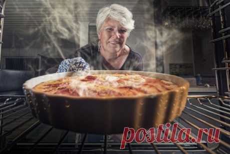 Шарлотка с яблоками в духовке: 5 лучших рецептов. Шарлотка с яблоками в духовке: 5 лучших рецептовШарлотка самый легкий рецепт выпечки с яблоками и она всегда получается. Исторически она зародилась как элементарный десерт, который каждый мог сделать из подручных ингредиентов.Читать далее...