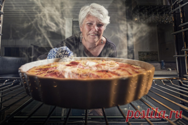 Шарлотка с яблоками в духовке: 5 лучших рецептов. Шарлотка с яблоками в духовке: 5 лучших рецептовШарлотка самый легкий рецепт выпечки с яблоками и она всегда получается. Исторически она зародилась как элементарный десерт, который каждый мог сделать из подручных ингредиентов.Читать далее...