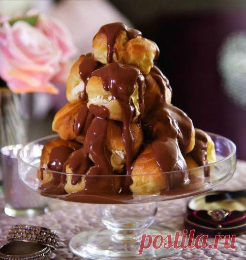 Профитроли с соусом «Мокко»