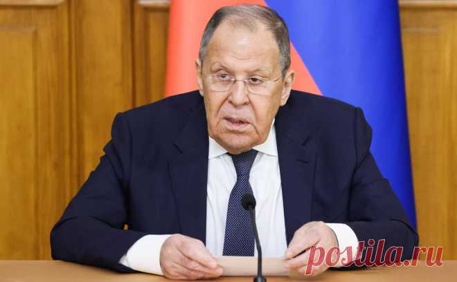 Лавров ответил на слова Макрона про людоеда фразой о «неудобных ночах». Президент Франции назвал Россию «людоедом у наших ворот» и призвал союзников не быть наивными. «Надеюсь, что ему самому, наверное, неудобно по ночам бывает», — ответил на слова Макрона глава МИДа