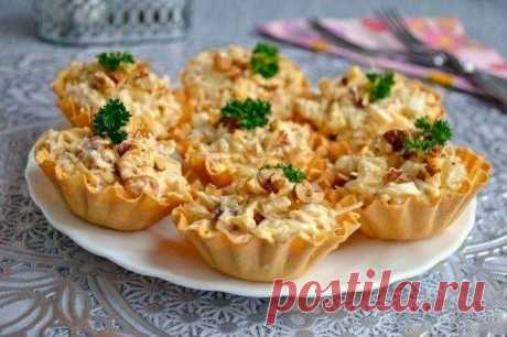 САЛАТ С КУРИЦЕЙ И АНАНАСАМИ В ТАРТАЛЕТКАХ - DYNASTYOFCHEFS.RU
